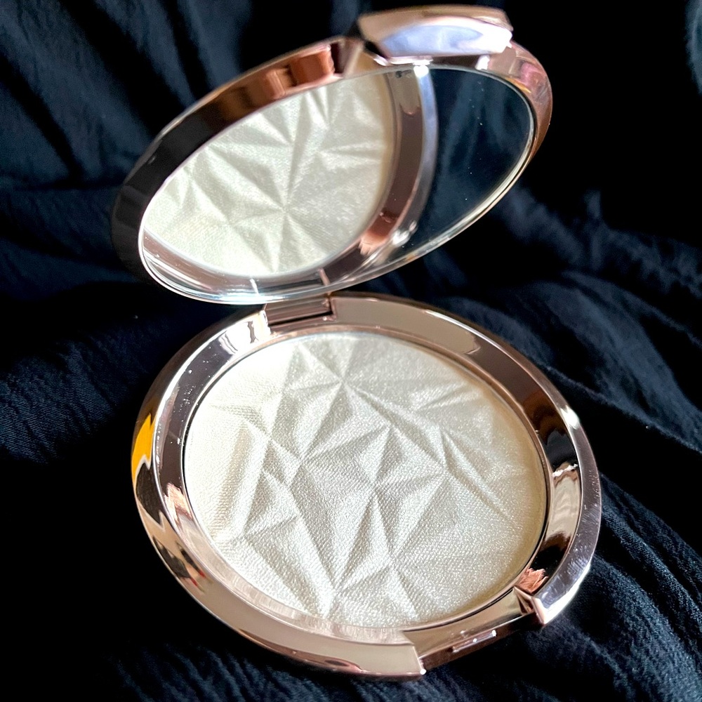 🌟Becca Shimmering Skin Perfector 🌟